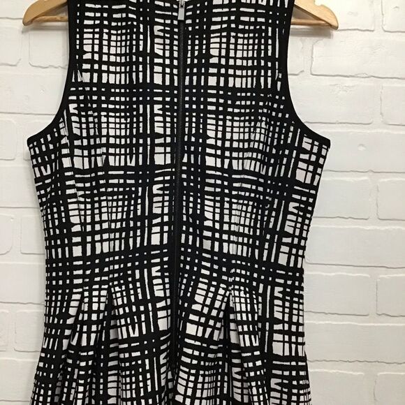 VINCE Camuto sleeveless dress black white pink pockets stretchy material size 4 - Picture 3 of 13